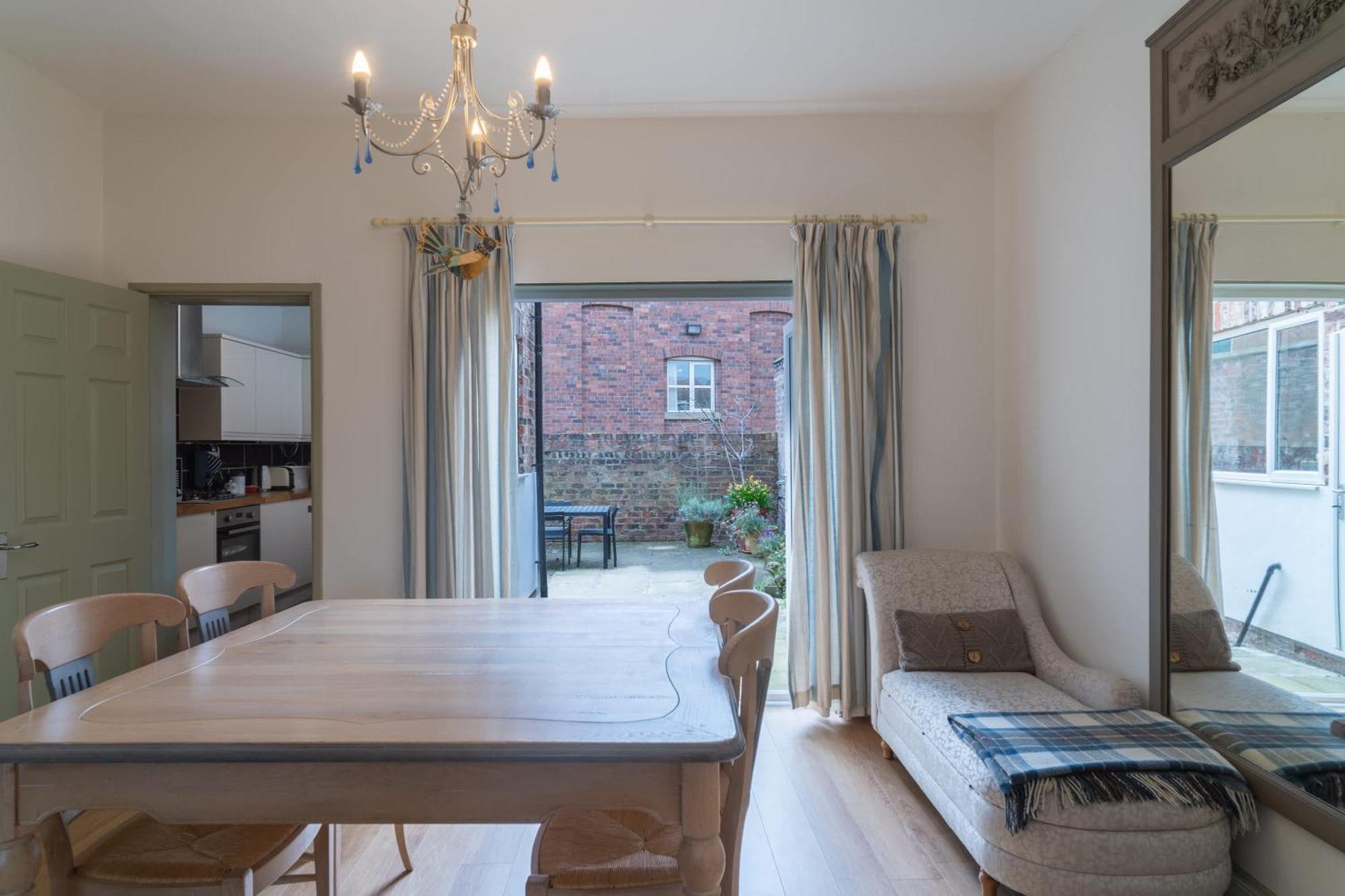 St Denys View With Free Parking Appartamento *