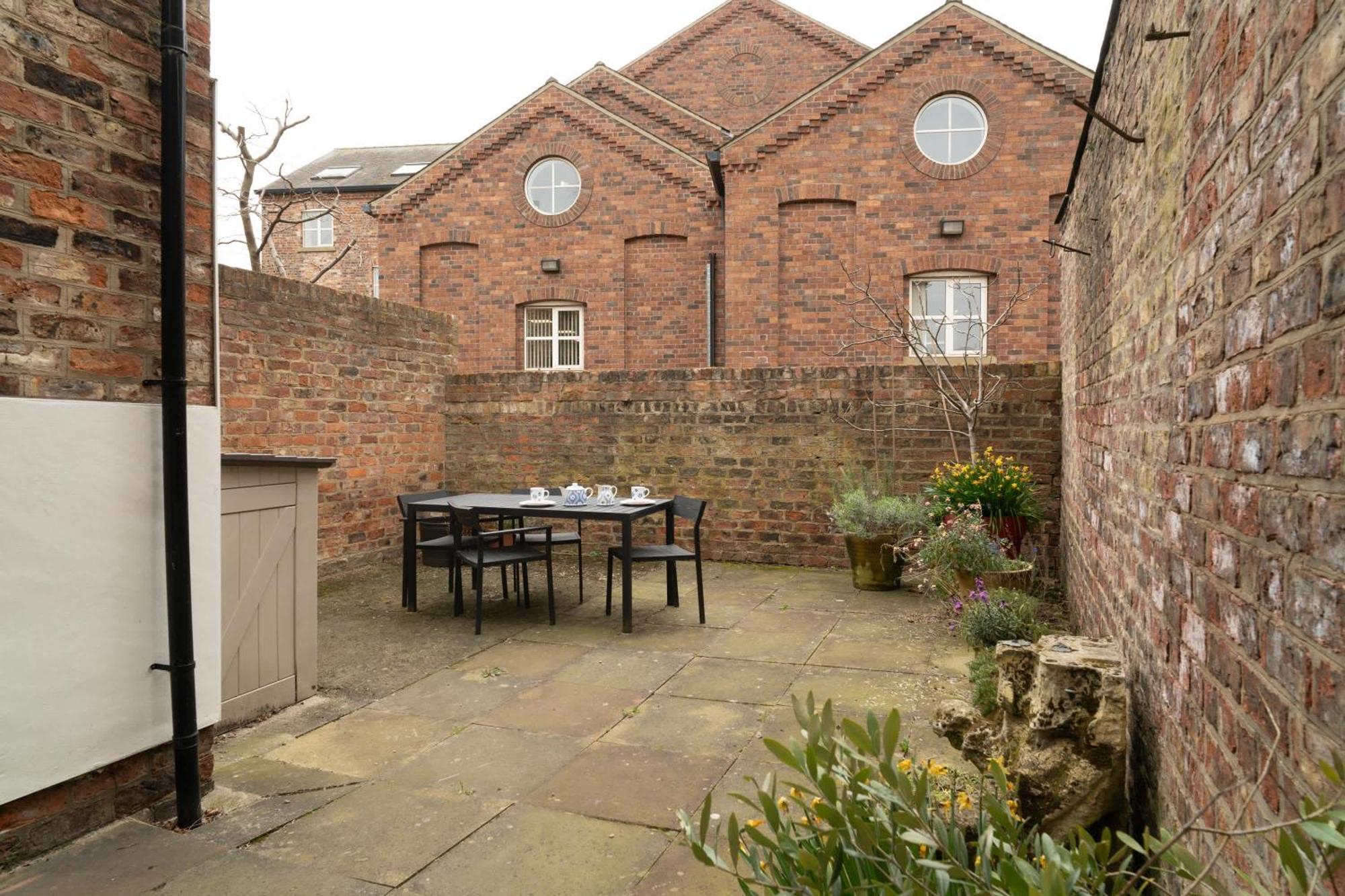 St Denys View With Free Parking
